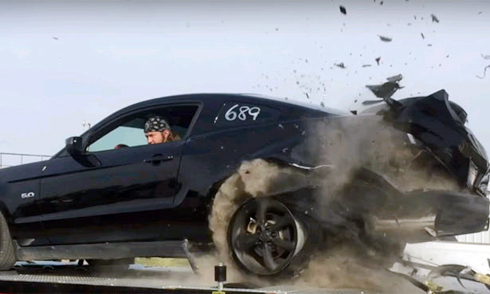 lop-xe-no-o-toc-do-cao-pha-huy-oto-ra-sao